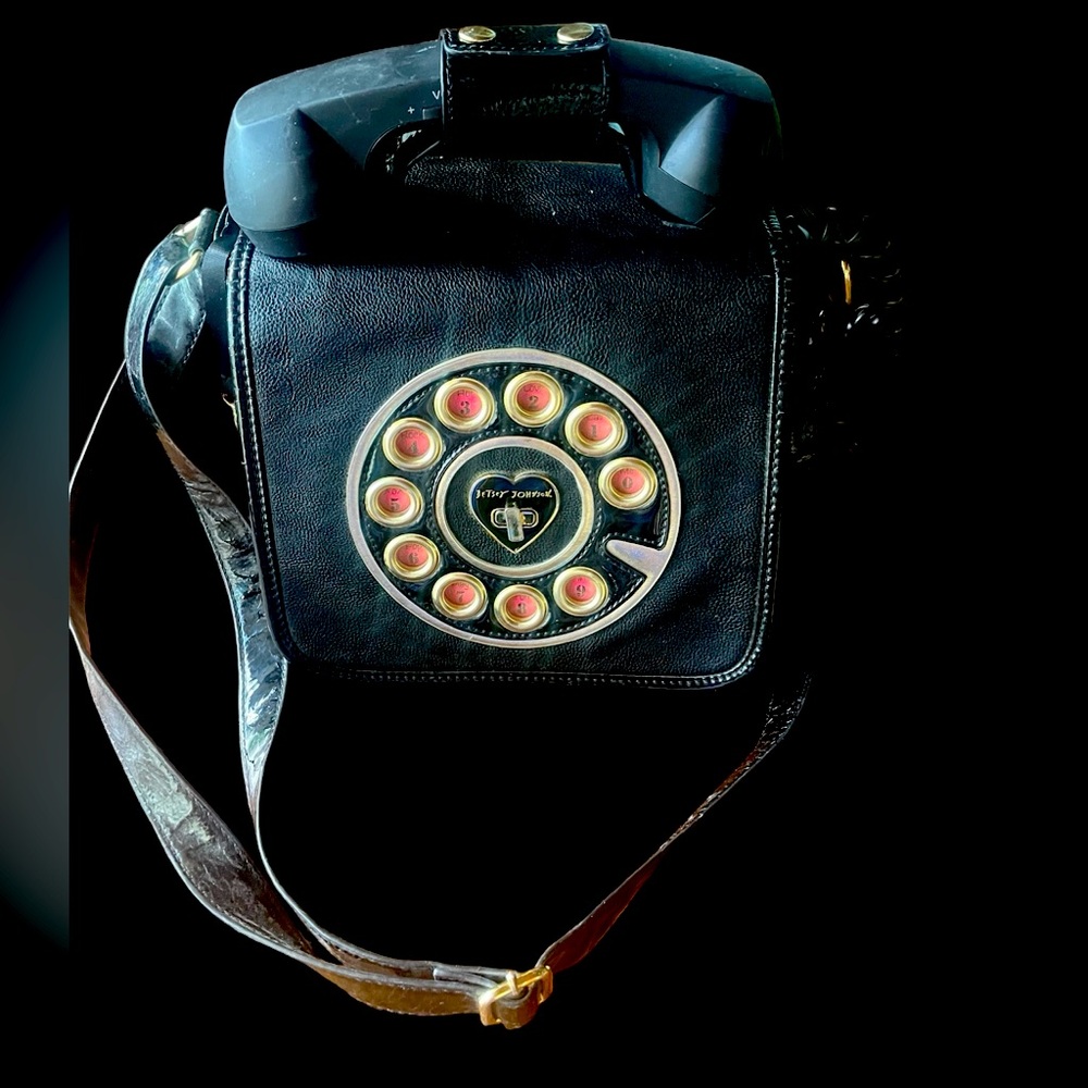 BETSEY JOHNSON PHONE PURSE